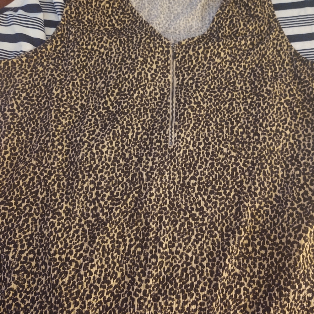LuLaRoe Rachael Zippered Tank Top 2X